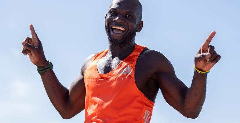 Brighton Marathon participant smiles as he is snapped by a photograher
