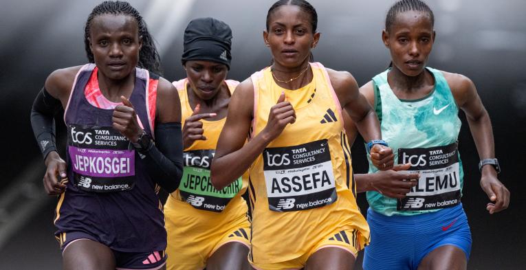 Joyciline Jepkosgei, Peres Jepchirchir, Tigst Assefa and Megertu Alemu run along Upper Thames Street