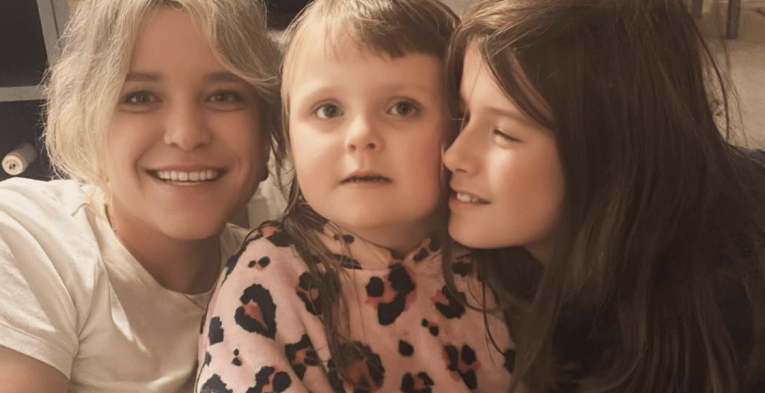 Runner Jess with her nieces Summer and Rubes