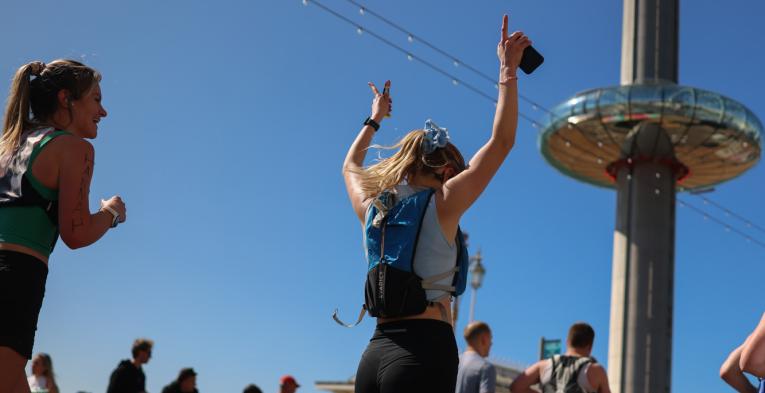 Runners cheering on the course