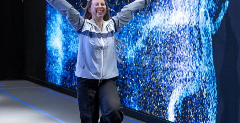 Runner tests out interactive display at the TCS London Marathon Running Show