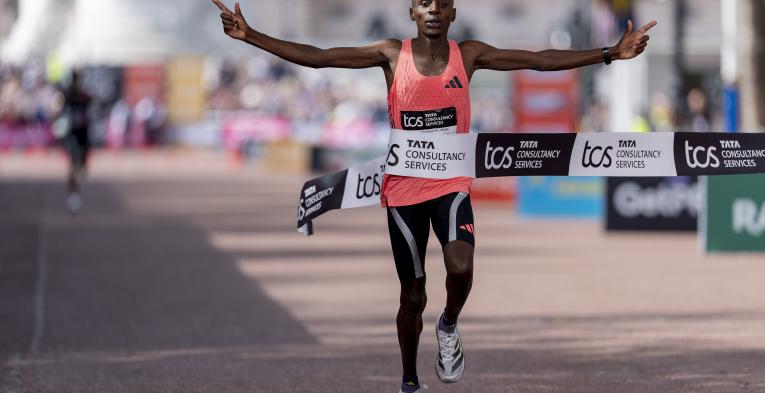 Sabastian Sawe crossing the Finish Line