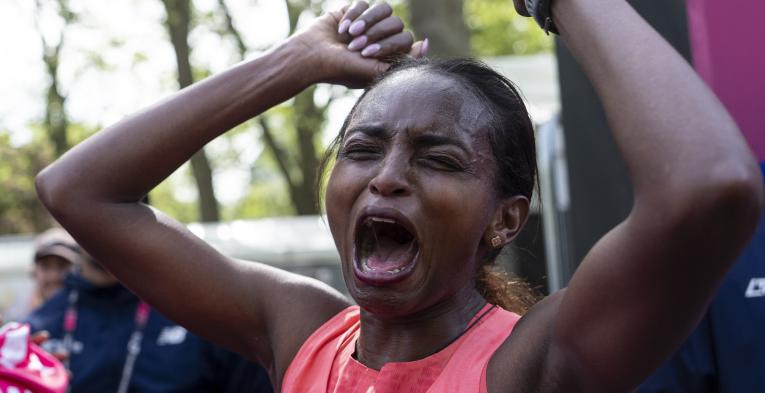 Tigst Assefa screams with joy at the Finish Line