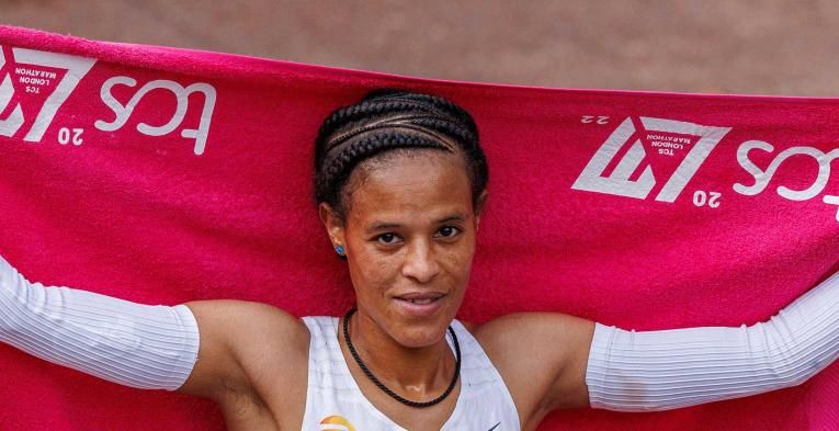 Yalemzerf Yehualaw after winning the 2022 TCS London Marathon