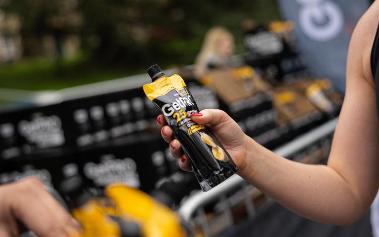 Runner takes a GetPRO pouch 