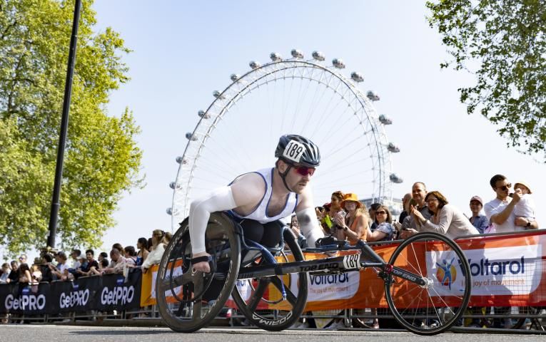 Elite wheelchair athlete passes the London Eye