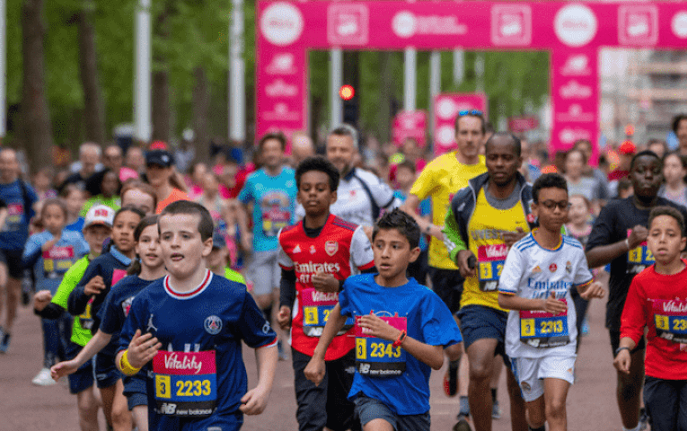 Westminster mile participants running at start line