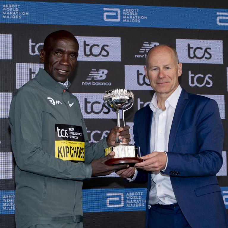 Eliud Kipchoge is presented with the John Disley Life Time Achievement award from Hugh Brasher