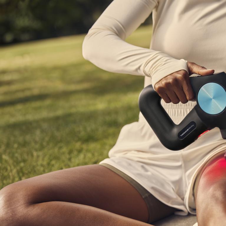 Runner using a Theragun