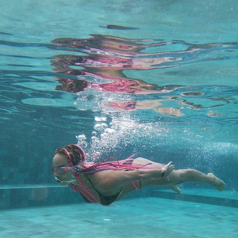 Sadie Clayton swimming underwater