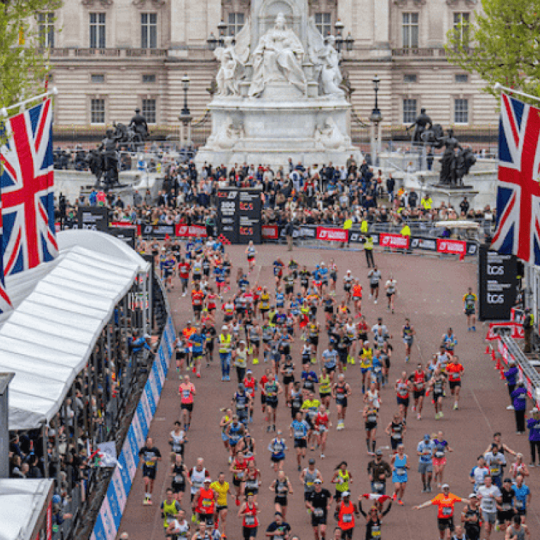 Participants on The Mall at the 2024 TCS London Marathon 