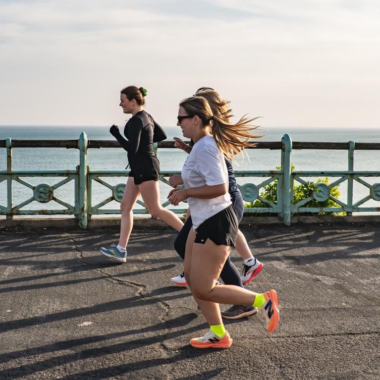 Runners head out along seafront in Brighton 