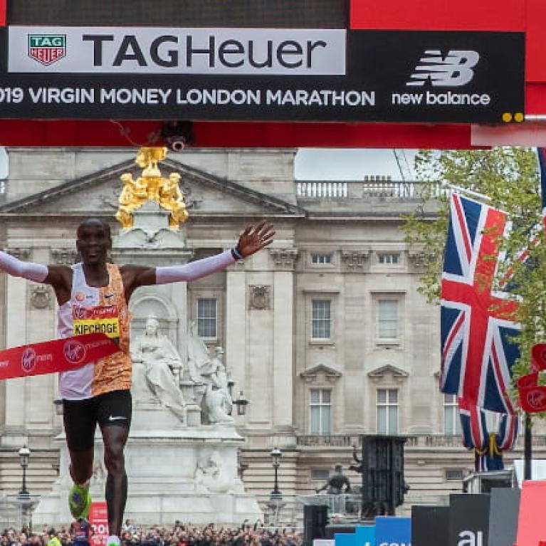 Kipchoge celebrates in front of the TAG Heuer clock after winning the 2019 Virgin Money London Marathon