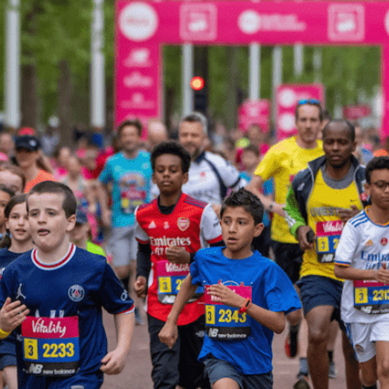Westminster mile participants running at start line