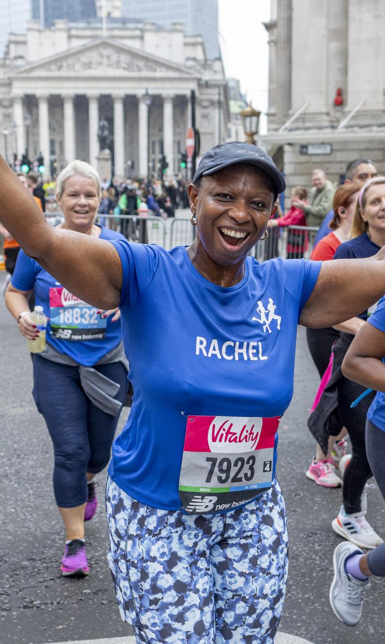 Participants run through London 