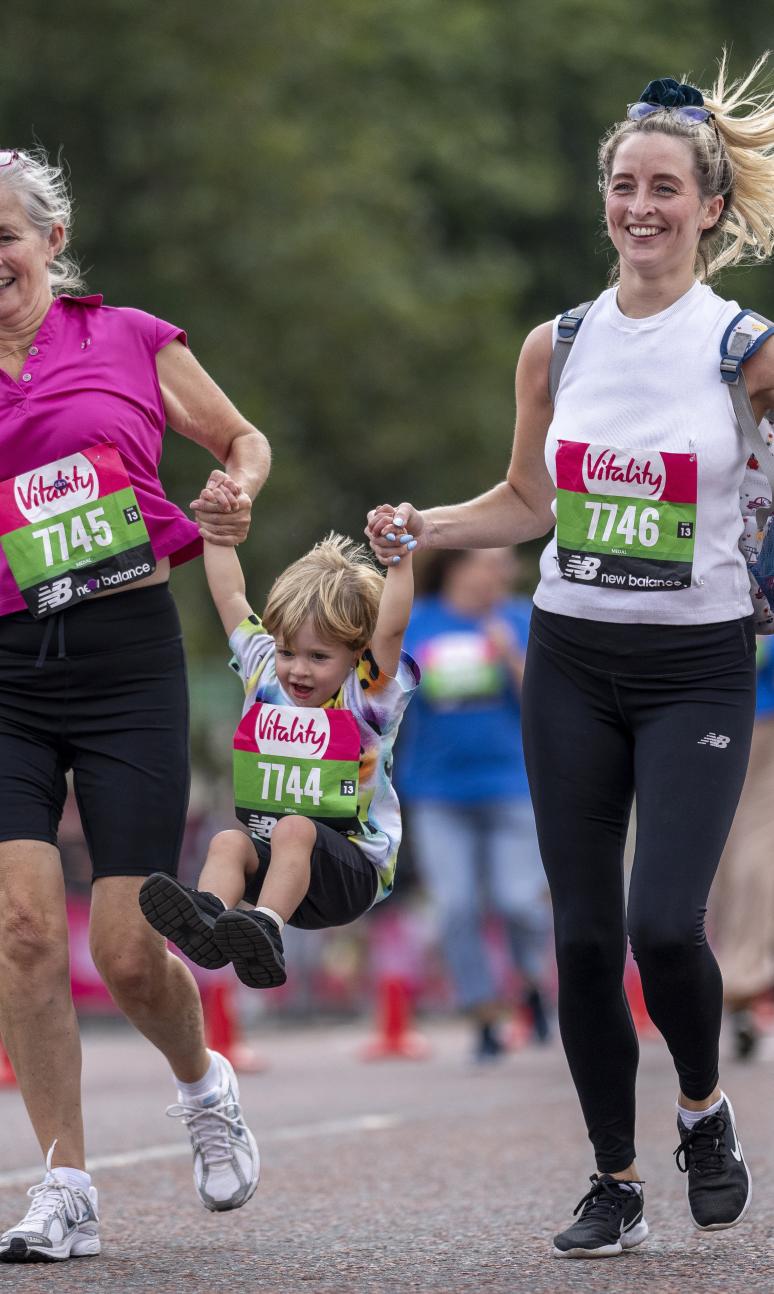 Family running the Vitality Westminster Mile