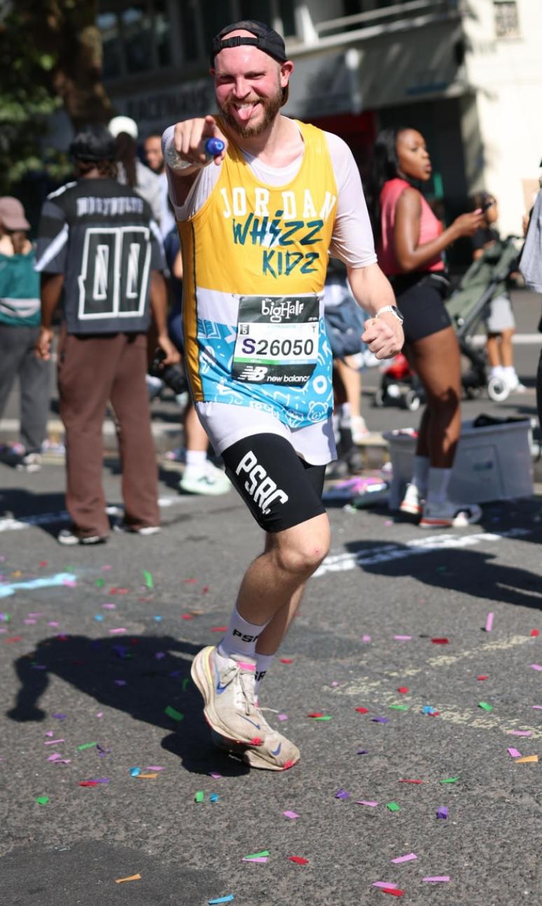 Runner fundraising for Whizz Kidz