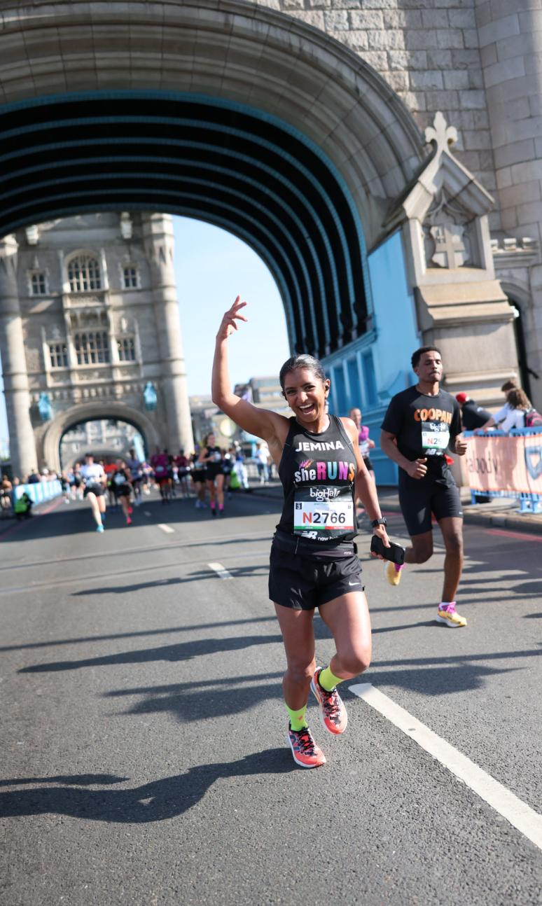 Runner poses for the camera on Tower Bridge