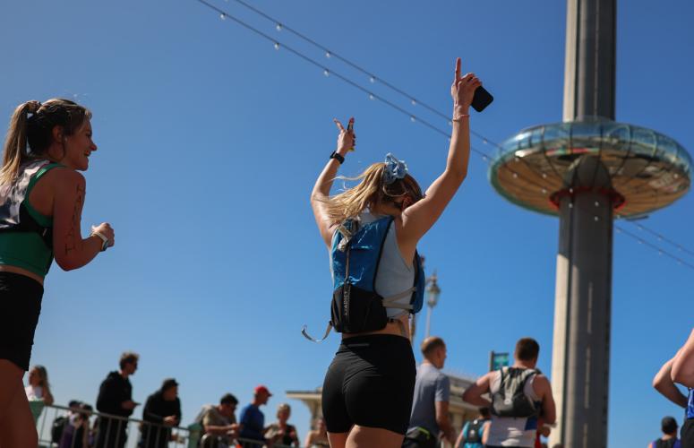 Runners cheering on the course