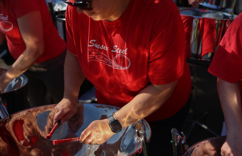 Steel pan group on the course playing music to spur the runners on 
