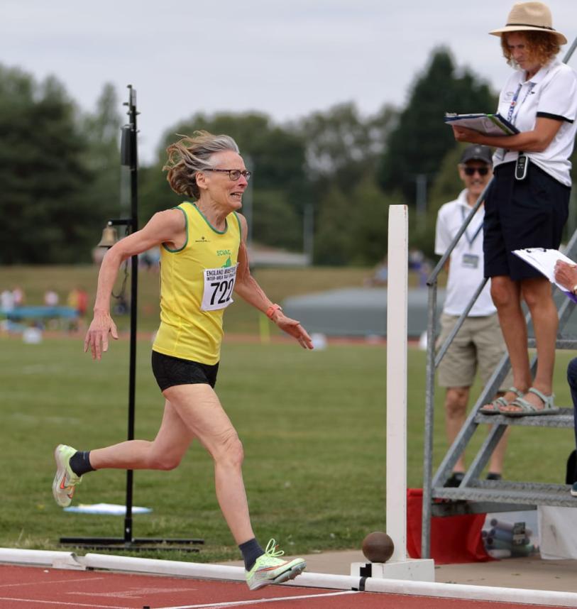 Sarah Roberts steams towards the Finish Line 