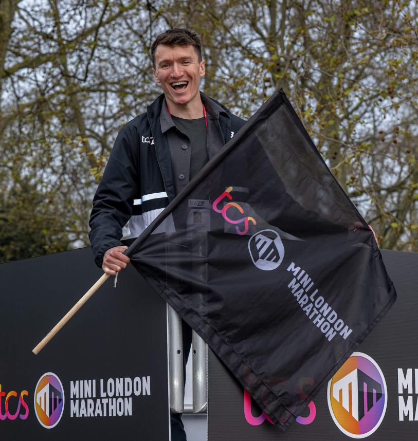 Jake Wightman starts the TCS Mini London Marathon