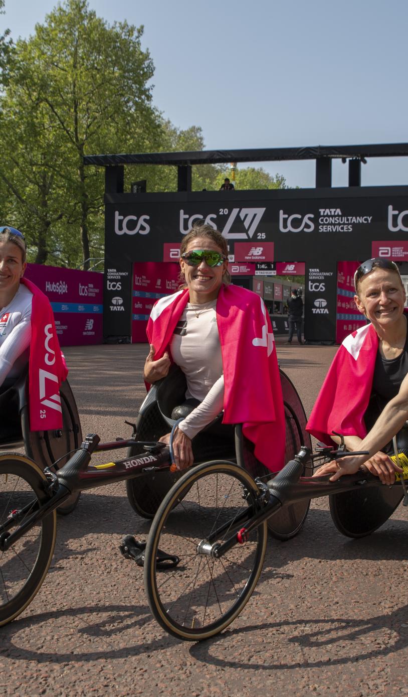 Elite Wheelchair race winners at the 2025 TCS London Marathon