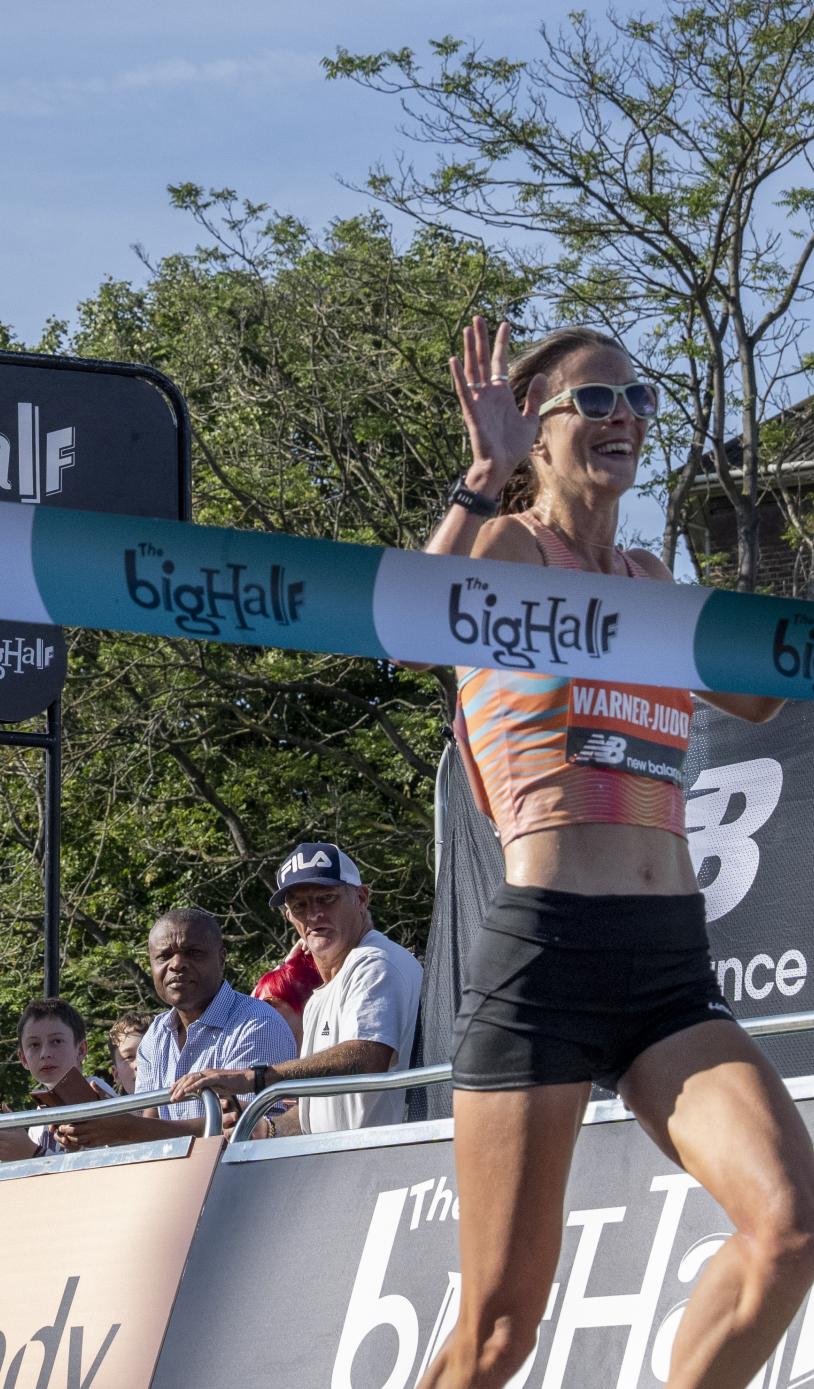 Jessica Warner-Judd about to break the finish tape 