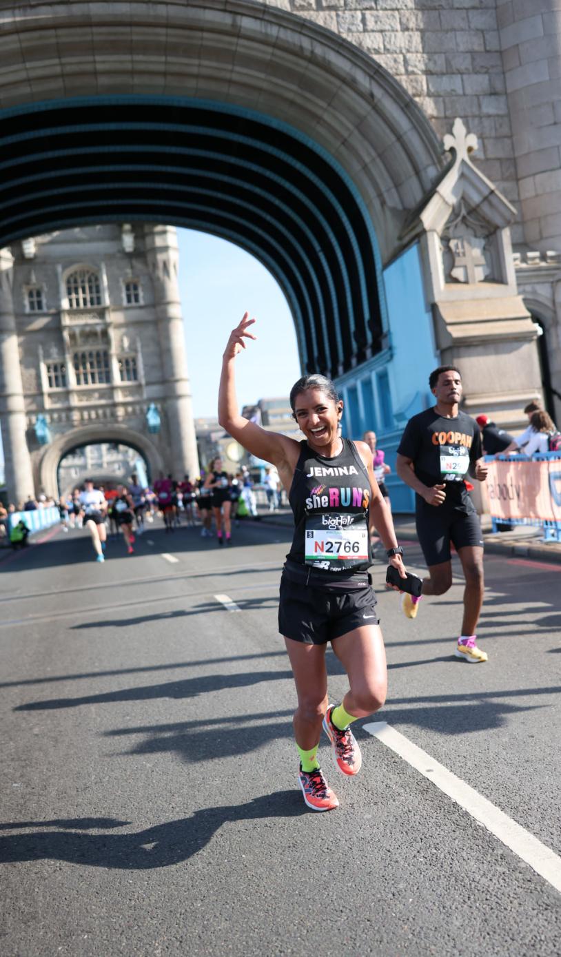Runner poses for the camera on Tower Bridge