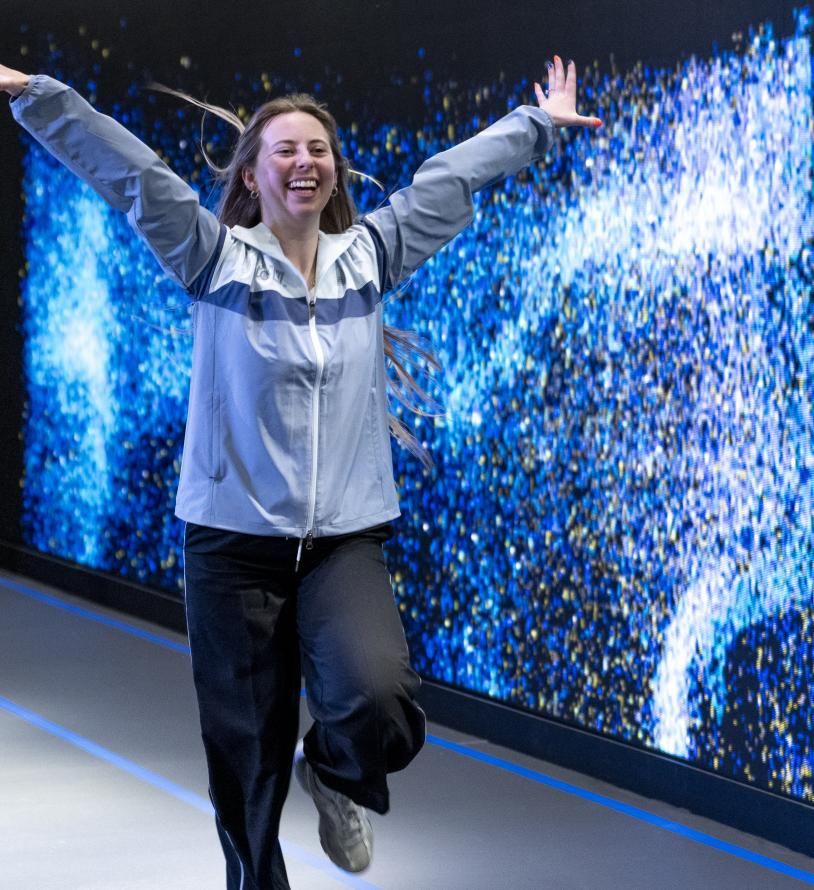 Runner tests out interactive display at the TCS London Marathon Running Show